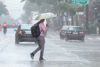 Cidade de SP deve ter pancadas de chuvas e ventos com velocidade média de 80 km/h nesta sexta